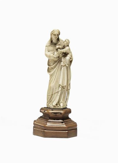 Statuetta in Avorio Raffigurante «madonna Col Bambino», Stile Tardo-gotico