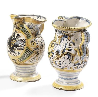 Coppia di Brocche in Maiolica Policroma