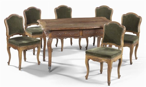 Tavolo e sei sedie in legno di noce