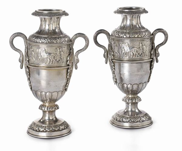 Coppia di antichi vasi in argento