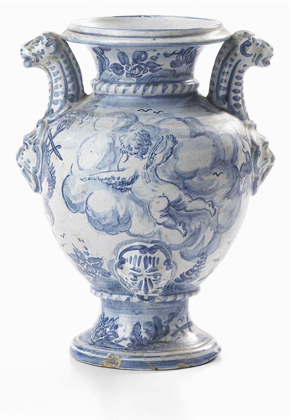 Anfora biansata in maiolica bianco-blu  (fine XVIII- inizio XIX secolo.)  - Auction Arredi e Dipinti Antichi - I - Casa d'aste Farsettiarte