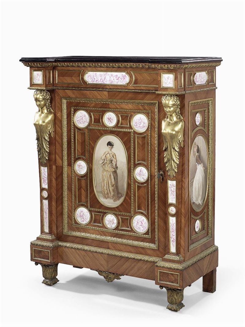 Credenza Lastronata in Legno di Mogano con Formelle Dipinte a Smalto e Applicazioni in Metallo