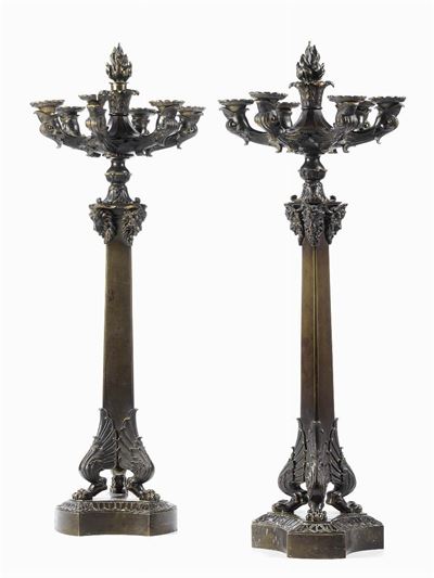 Coppia di Candelabri in Bronzo Brunito