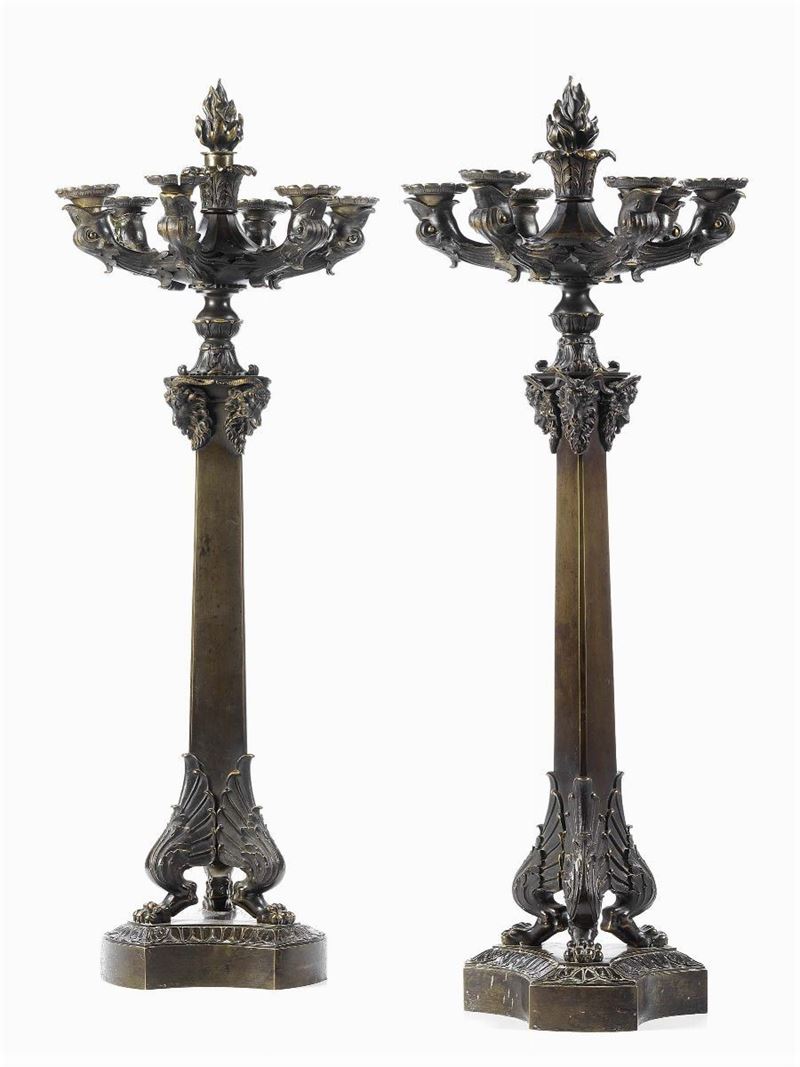 Coppia di Candelabri in Bronzo Brunito