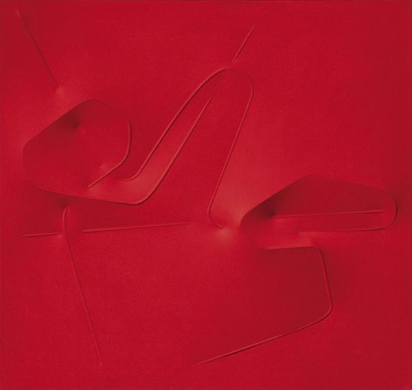 Agostino Bonalumi : Rosso  (2004)  - Tela estroflessa e tempera vinilica - Asta Dipinti, disegni, sculture, grafica - Arte Contemporanea - I - Casa d'aste Farsettiarte