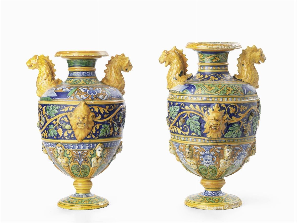 Rara Coppia di Anfore Biansate in Maiolica Policroma