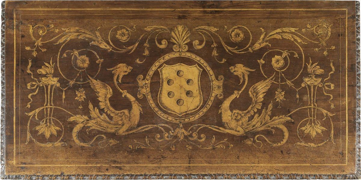 Cassettone in Legno di Noce Riccamente Intarsiato