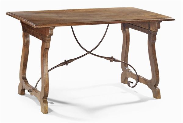 Tavolo a lira in legno di noce massello