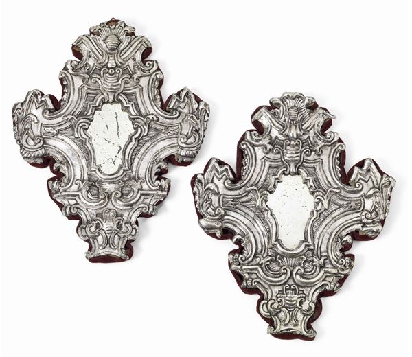 Coppia di cartegloria in argento sbalzato e cesellato  (XVIII secolo.)  - Asta ARTE MODERNA E CONTEMPORANEA - Casa d'aste Farsettiarte