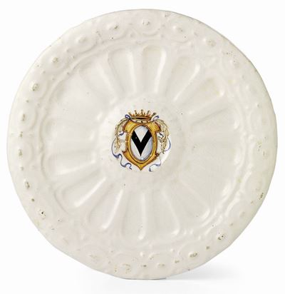 Piatto Umbonato in Maiolica Bianca