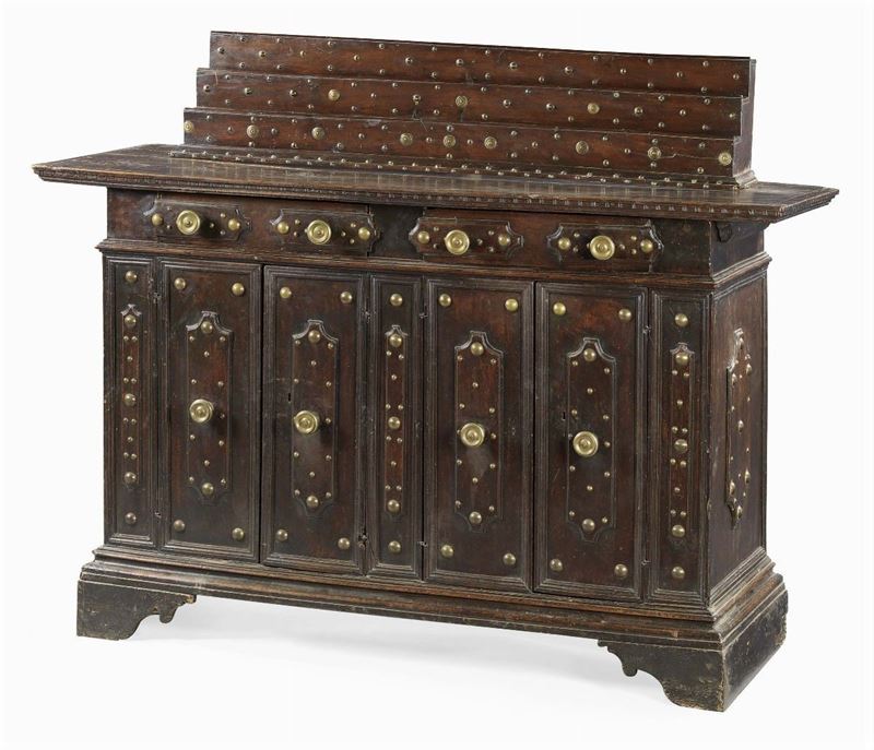 Credenza in Legno di Noce con Alzata a Tre Piani