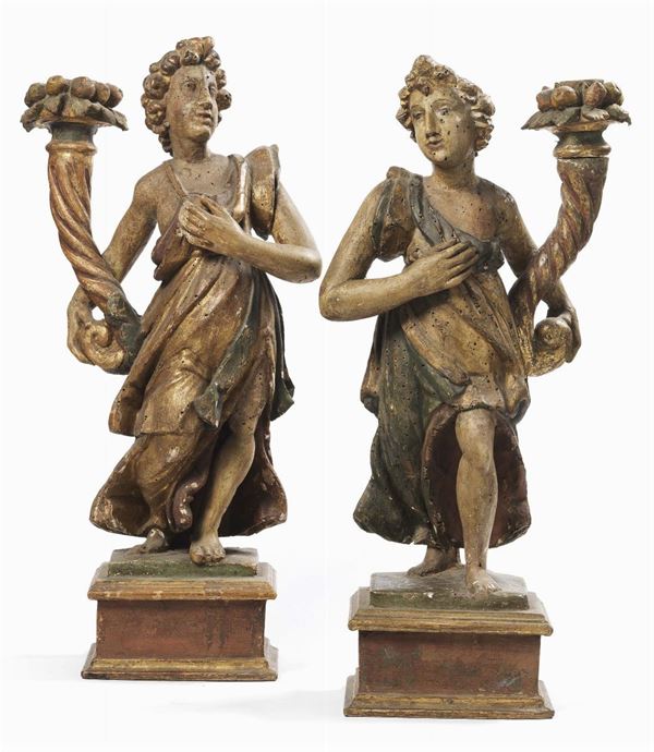 Coppia di sculture in legno policromo e dorato