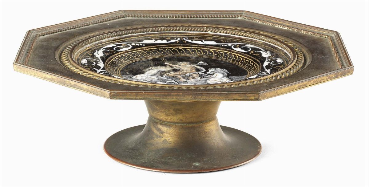 Alzata in Bronzo Dorato a Otto Lati con Piatto in Smalto Limoges Come Medaglione