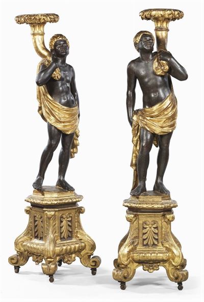 Coppia di Sculture in Legno Intagliato, Dorato e Policromo