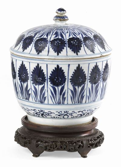 Vaso Globulare con Coperchio in Porcellana Blu Bianco Sottovernice