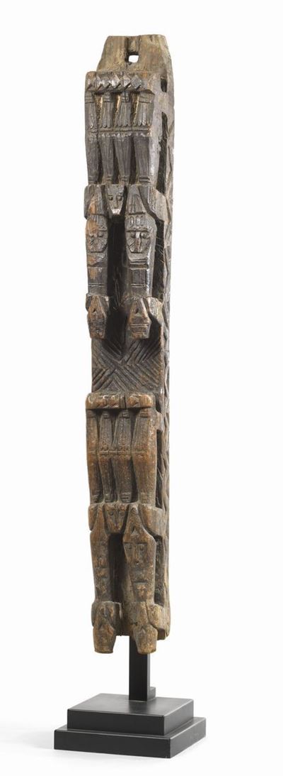Colonna di Casa in Legno Scolpito