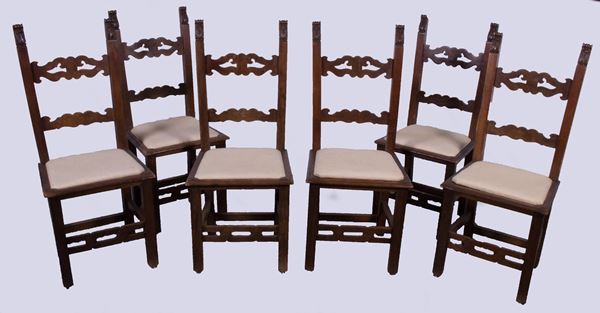 Lotto di sei sedie in legno di noce