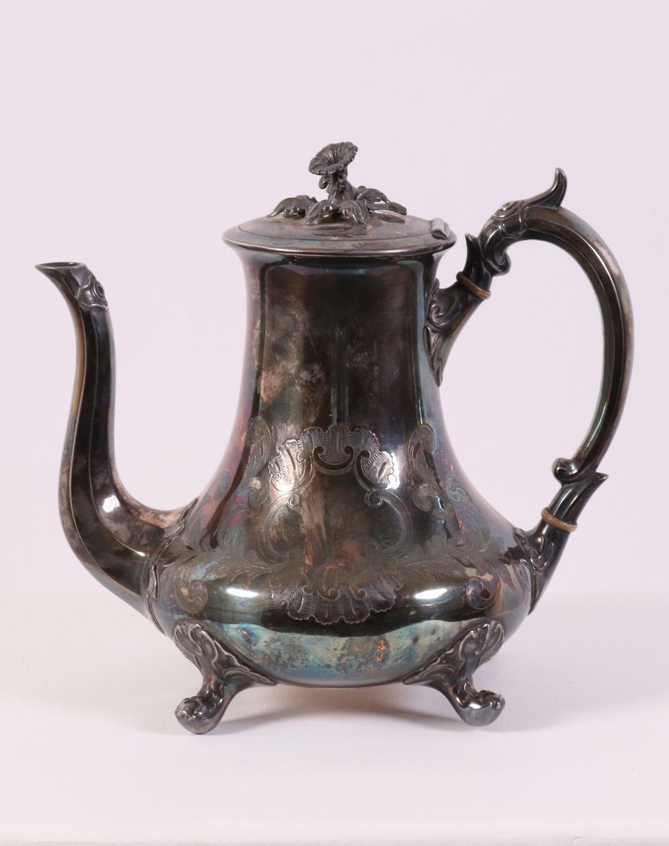 Servizio di Posate da Dolce, Legumiera e Caffettiera in Sheffield Plated