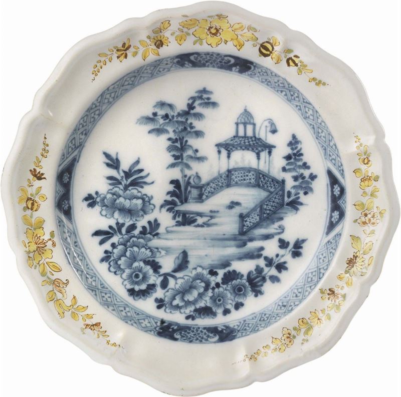 Piatto Sagomato in Maiolica Policroma
