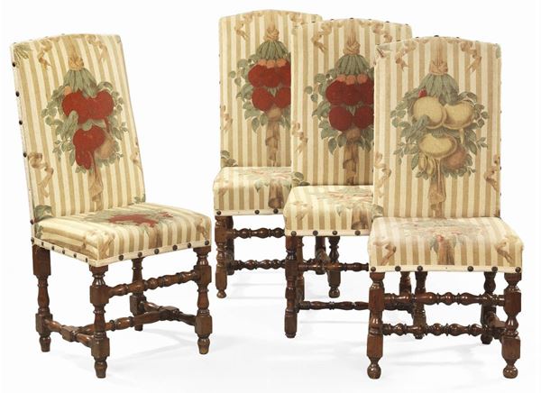 Quattro sedie da capotavola in legno massello di noce