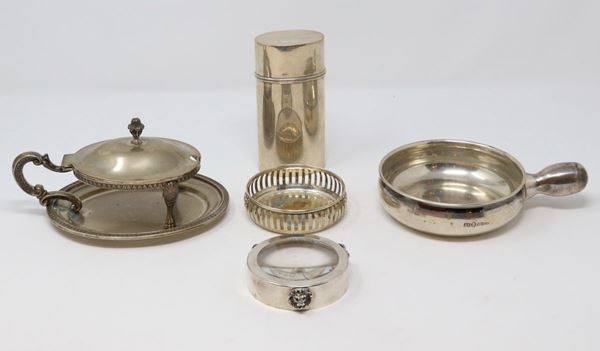 Cinque oggetti in argento