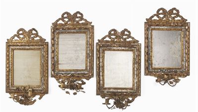 Quattro Piccole Specchiere in Legno Intagliato e Dorato