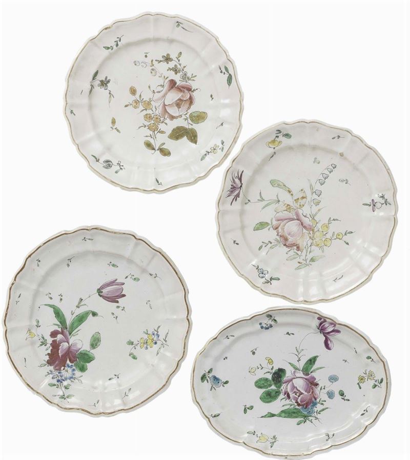 Tre Piatti e un Piccolo Vassoio Ovale in Maiolica Bianca