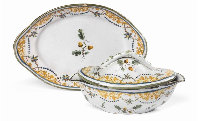 Salsiera con Coperchio e Vassoio in Maiolica Policroma