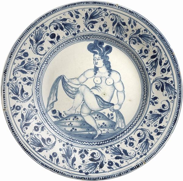 Raro piatto in maiolica bianco-blu
