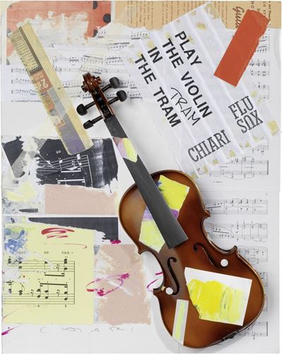 Play The Violin in The Tram