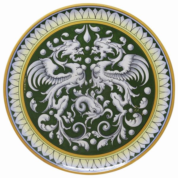 Tre piatti in ceramica policroma