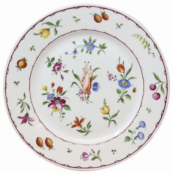 Piatto circolare in porcellana policroma  (prima metà XX secolo.)  - Auction A COLLECTION OF TUSCAN PORCELAIN - Casa d'aste Farsettiarte