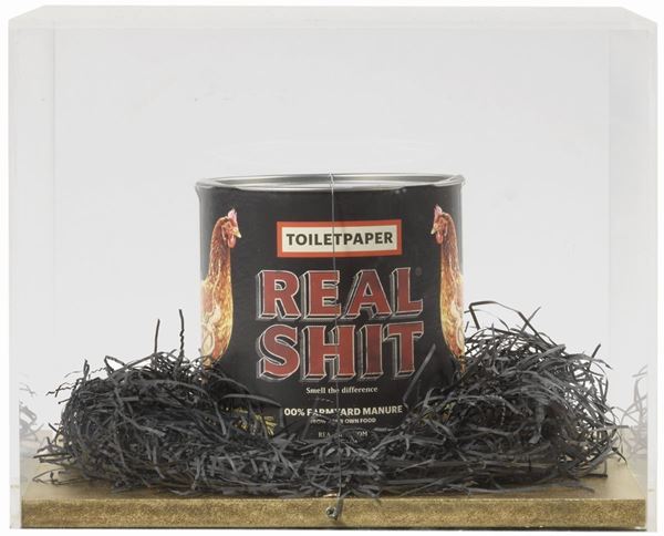 Maurizio Cattelan : Toilet Paper - Real Shit Special Christmas Edition  (2017)  - Fertilizzante biologico in lattina, multiplo, es. 178/200 - Asta ARTE CONTEMPORANEA - I - Casa d'aste Farsettiarte