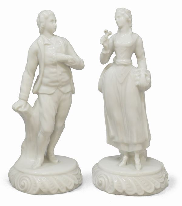 Tre coppie di sculture in porcellana bianca