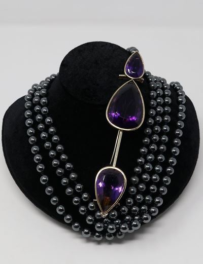 Lunga Collana in Ematite con Fermatura in Oro Giallo e Tre Ametiste