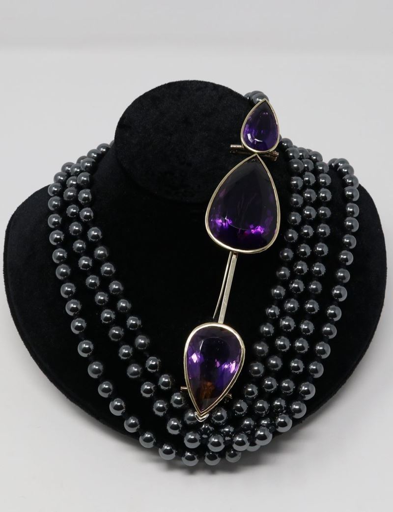 Lunga Collana in Ematite con Fermatura in Oro Giallo e Tre Ametiste
