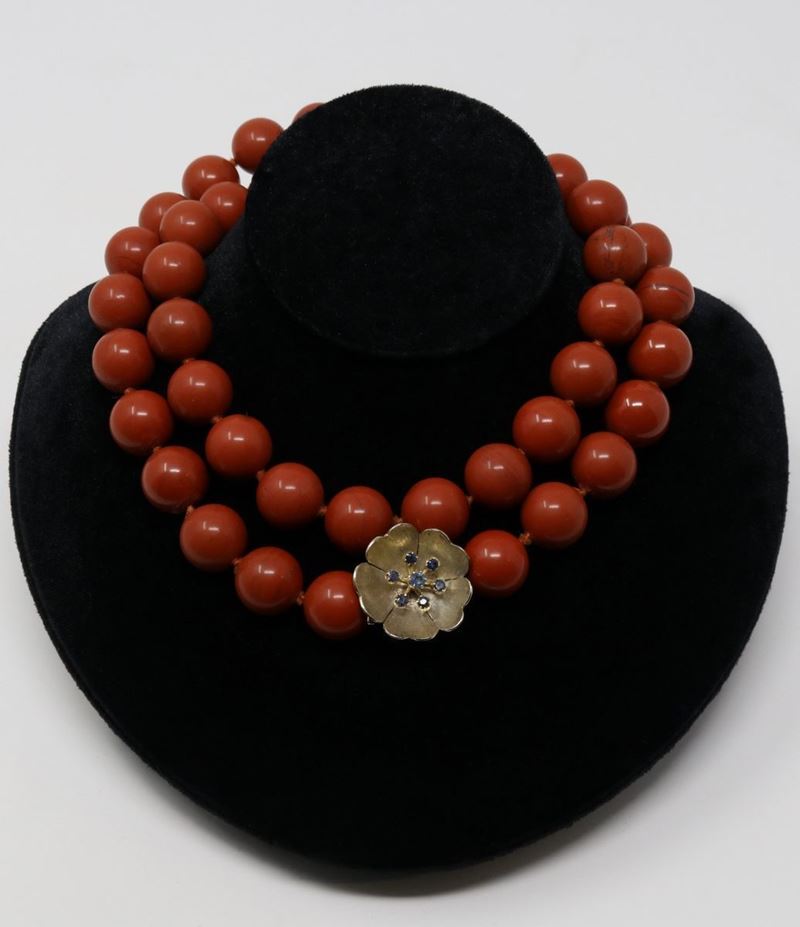 Collana in Pietra Dura con Fermatura in Oro Bianco e Piccoli Zaffiri