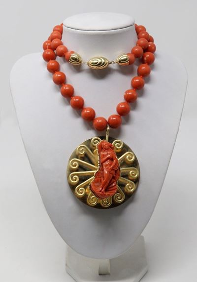 Collana in Corallo Arancio con Pendente in Oro e Corallo