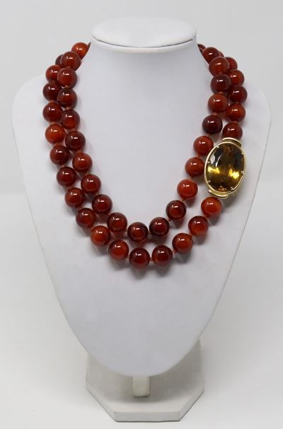 Lunga Collana in Corniola con Fermatura Ovale in Oro e Quarzo Citrino