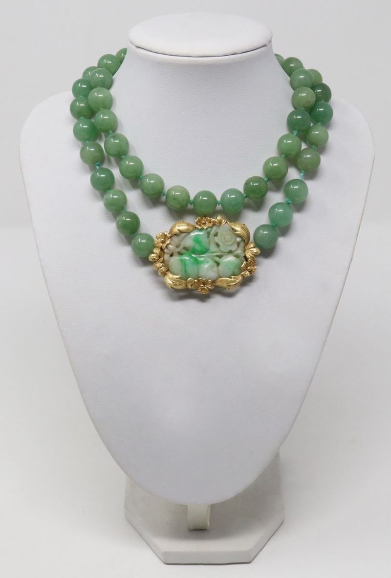 Collana in Giadeite con Fermatura in Oro e Giadeite Centrale