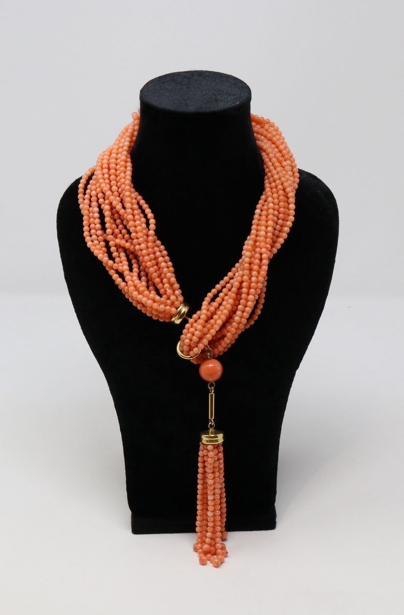 Collana a Otto Fili in Corallo Rosa con Pendente in Oro e Corallo