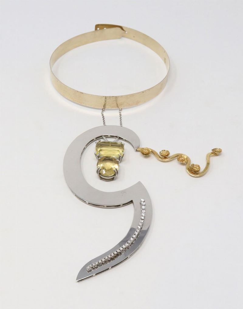 Collana Girocollo in Oro con Grande Pendente in Oro Giallo, Oro Bianco, Quarzi Citrini e Brillant...
