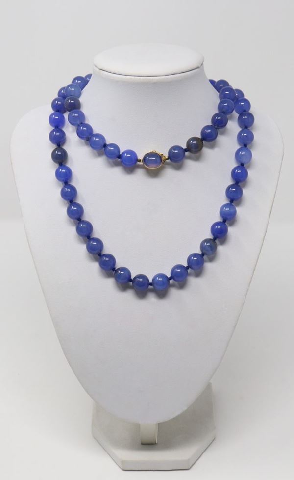 Collana in calcedonio con fermatura in oro