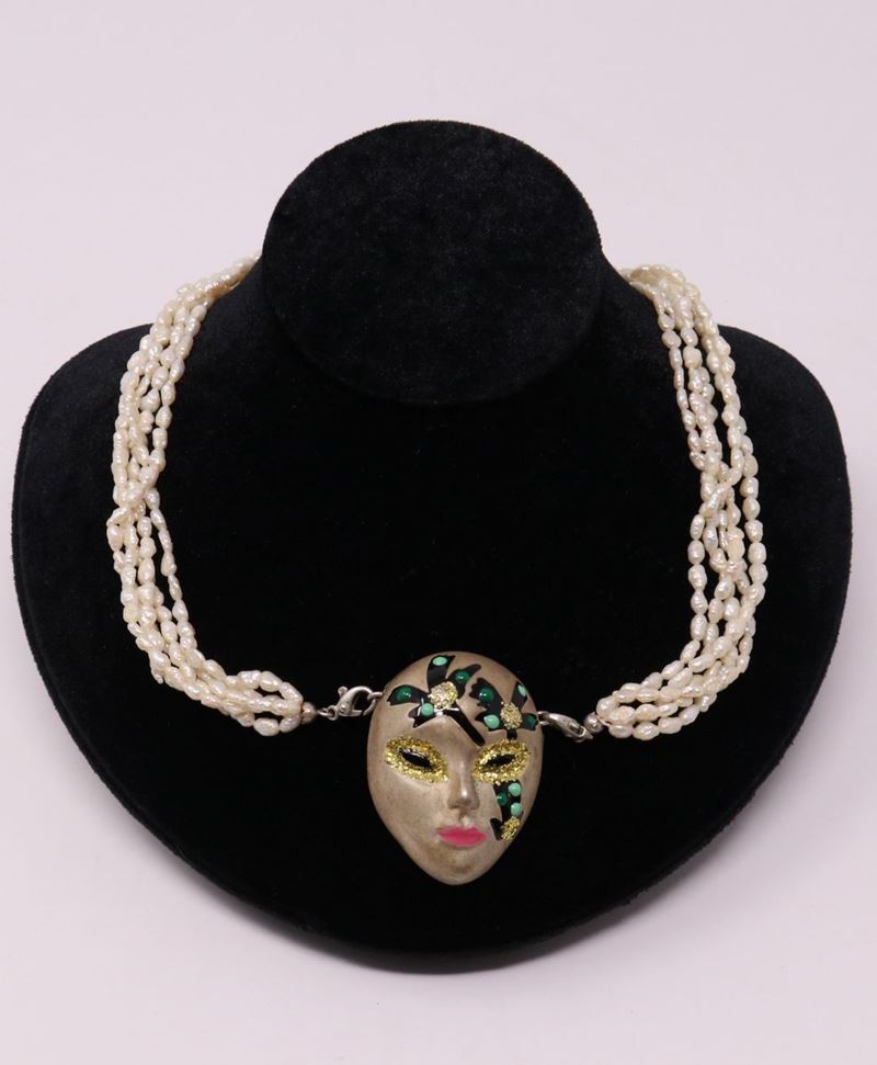 Collana a Cinque Fili in Perle di Fiume con Pendente in Argento