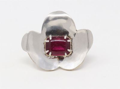 Anello in Oro Bianco a Forma di Fiore con Pietra Centrale