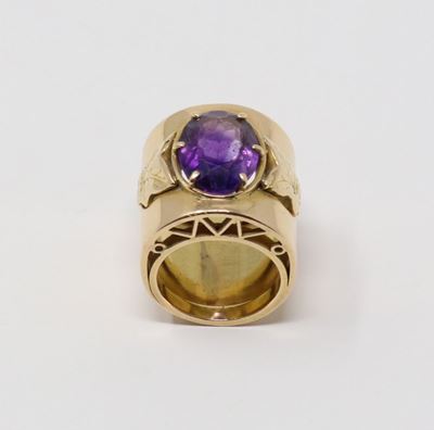 Anello in Oro Giallo a Fascia con Ametista Centrale