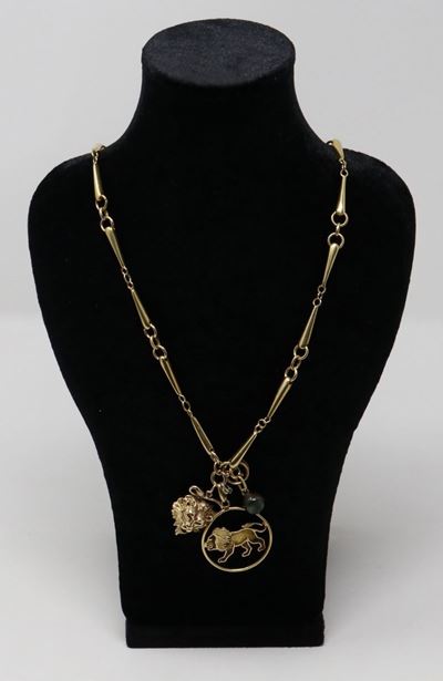 Collana in Oro Giallo con Tre Ciondoli in Oro e uno in Pietra Dura