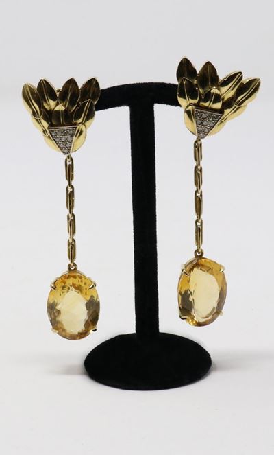 Orecchini in Oro e Brillanti con Pendente Ovale in Quarzo Citrino