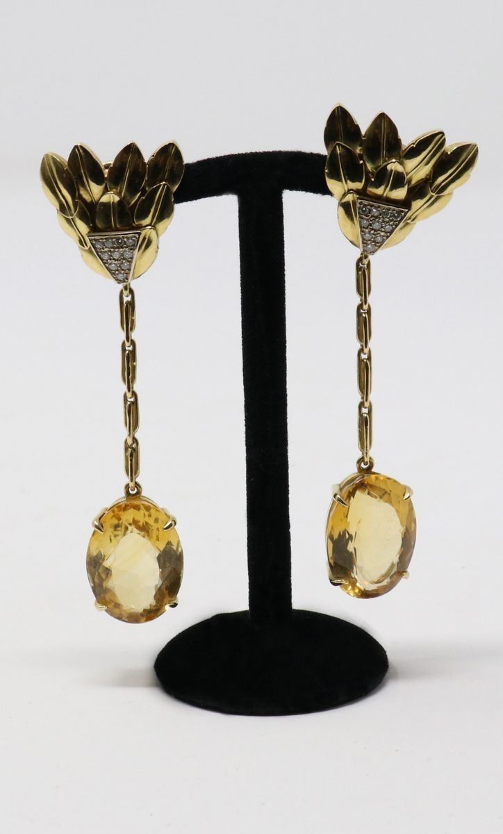 Orecchini in Oro e Brillanti con Pendente Ovale in Quarzo Citrino
