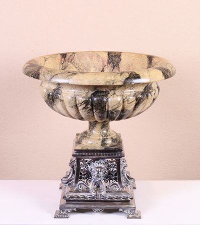 Grande Centrotavola con Base in Metallo Argentato e Coppa in Legno Marmorizzato